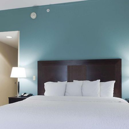 Hampton Inn North Brunswick Nj Exterior photo
