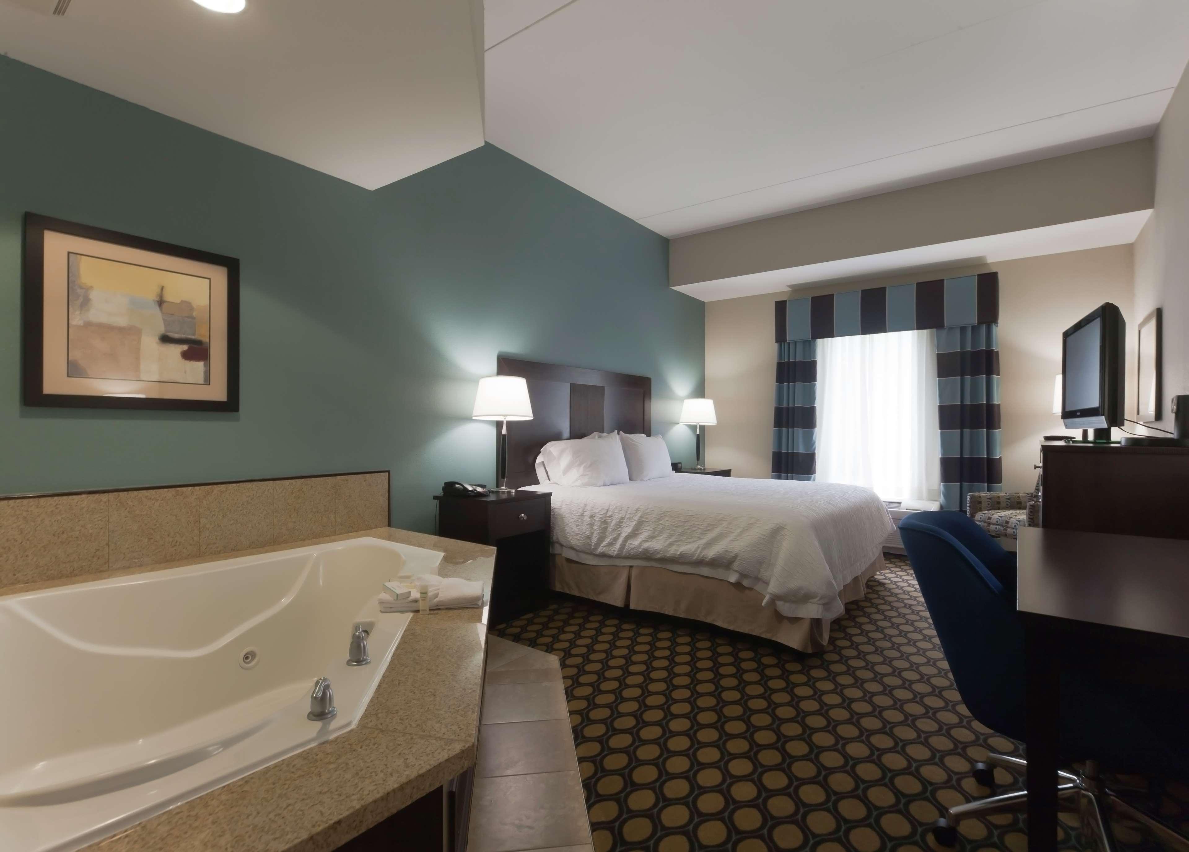 Hampton Inn North Brunswick Nj Exterior photo