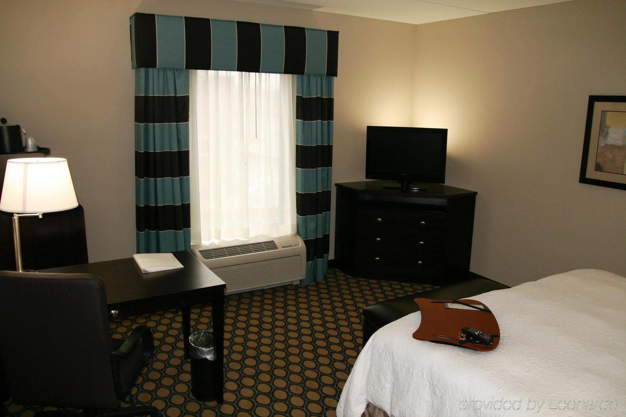 Hampton Inn North Brunswick Nj Exterior photo