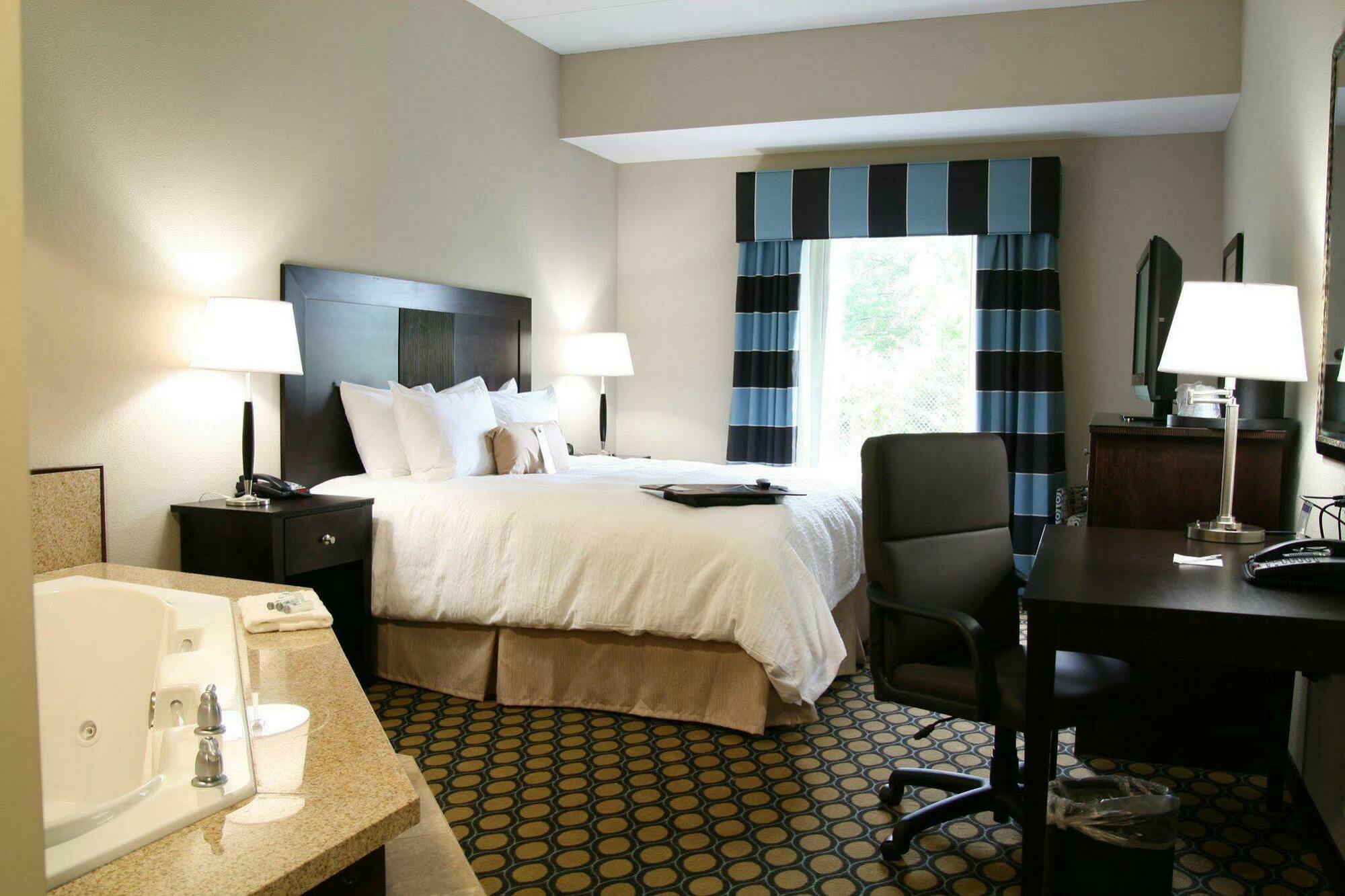 Hampton Inn North Brunswick Nj Exterior photo